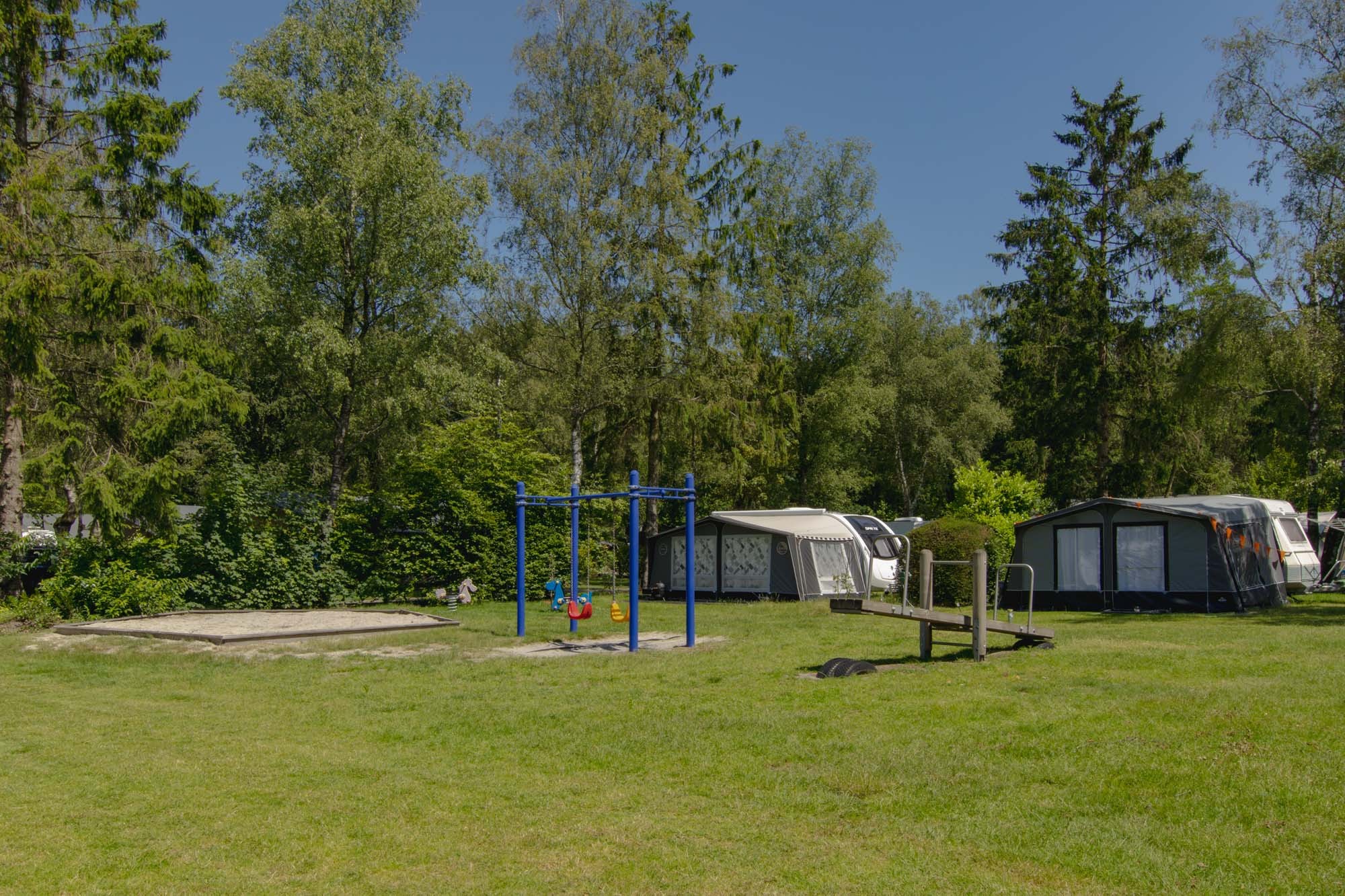 Camping met speeltuin 3
