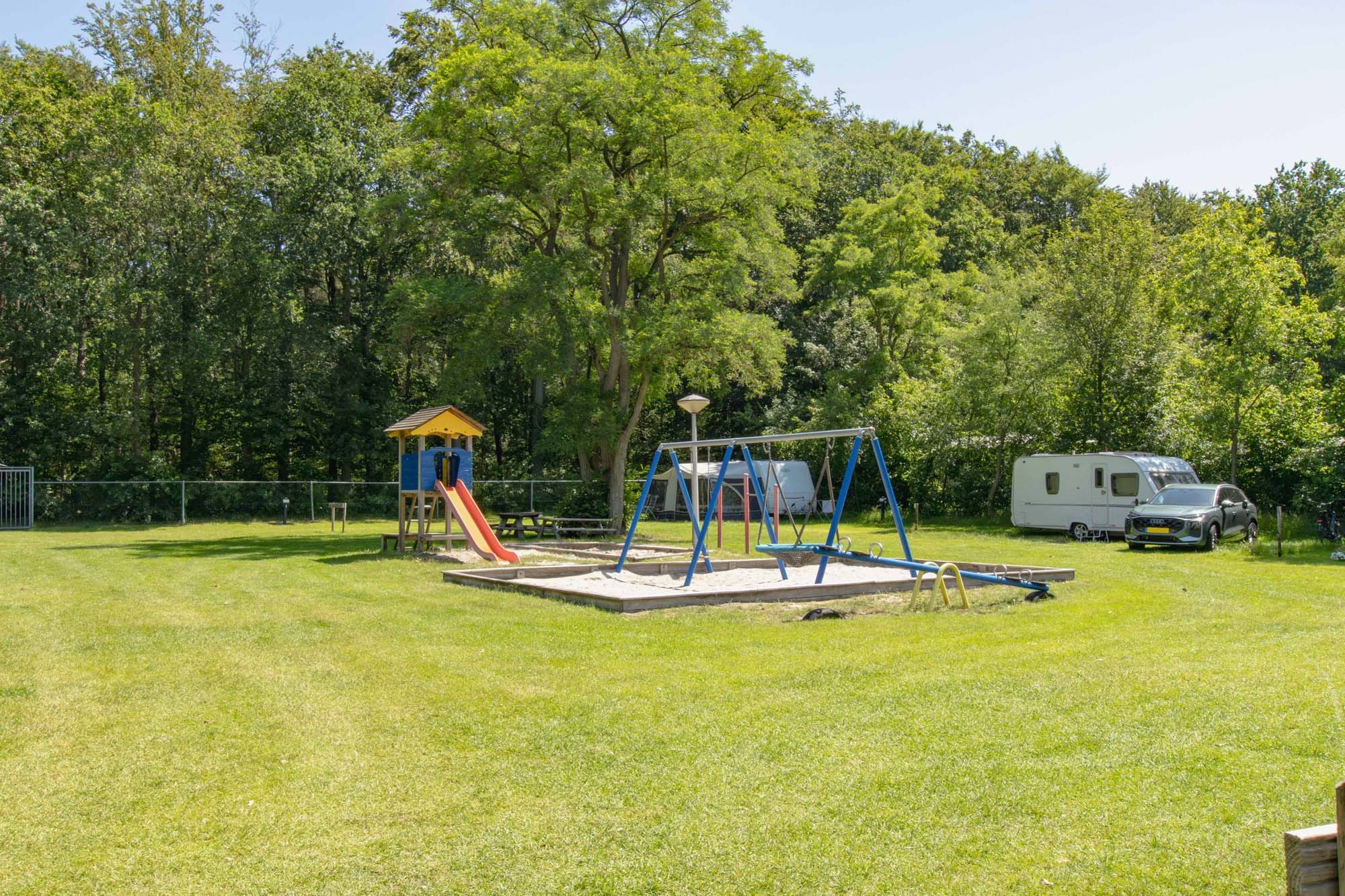 Camping met speeltuin 4